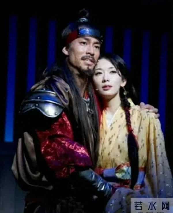 林志玲和黑泽良平合作的话剧《赤壁》，两人这时候开始有感情的吧