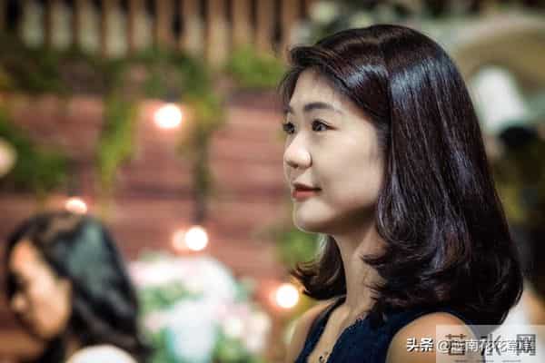 越南女机长鲜为人知的生活，这颜值这气质不愧担当