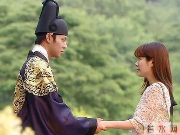 《屋塔房王世子》10年后，2人退圈，1人离婚，2女主年近40未婚