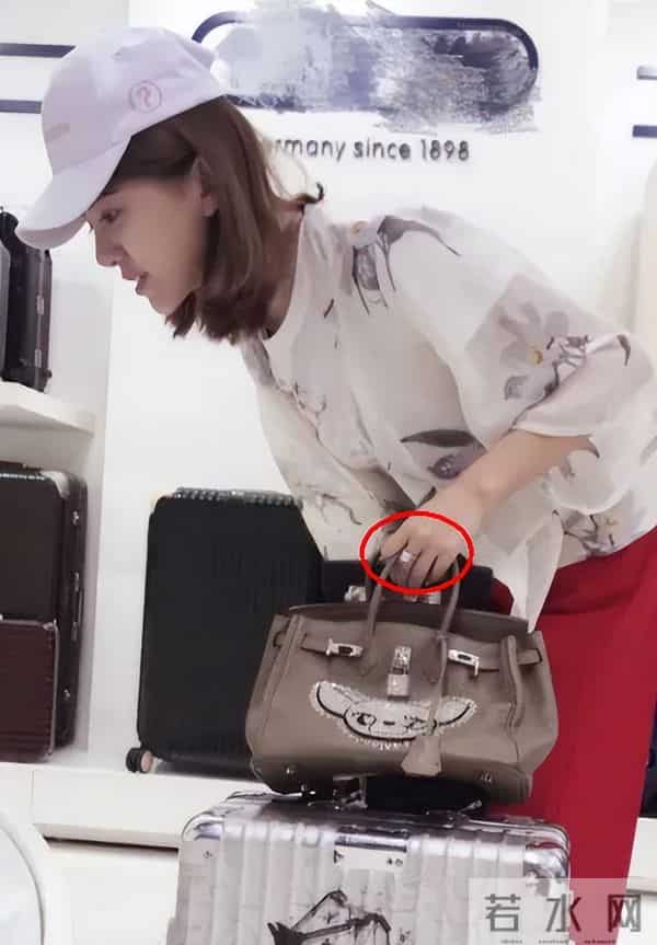 “隐形富婆”阿兰：戴上亿九眼天珠，21岁打败王菲，坐拥亿万身价