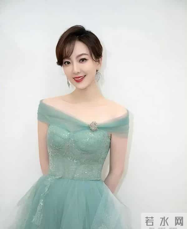 何润东：三次表白孙俪被拒，41岁娶柜姐为妻，恩爱多年无子也幸福