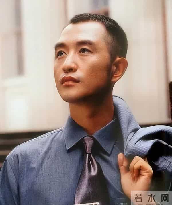 香港狗仔极度疯狂的年代中，底线全无，连明星裸照遗照都不放过