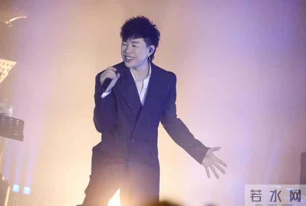 分手9年再看胡彦斌郑爽,一个身价过亿,一个证实张翰没说错