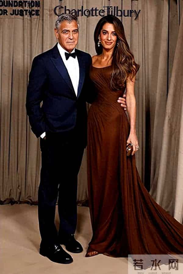 克鲁尼夫妇走红毯真是养眼!47岁美女律师娇妻穿裹身鱼尾裙,真美
