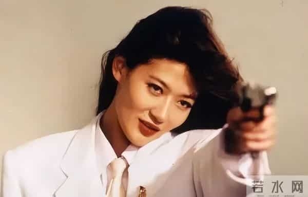 香港狗仔极度疯狂的年代中，底线全无，连明星裸照遗照都不放过