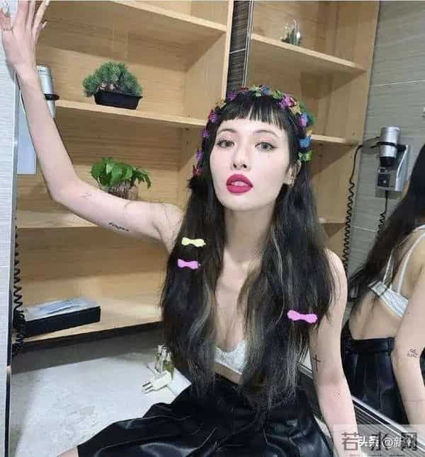 因谈恋爱被公司双双开除，金泫雅&金晓钟分手了？