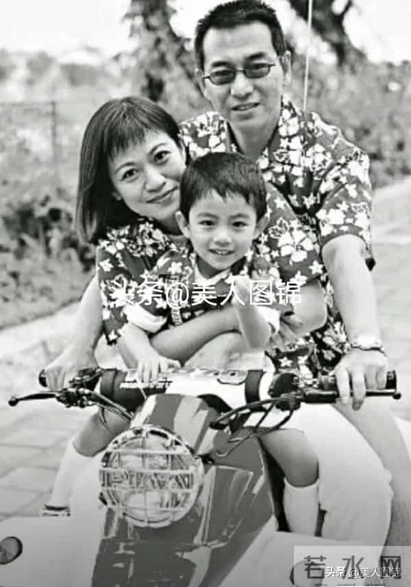 郭靖师傅~斑斑,主持过央视春晚,前夫惠天赐,姐姐森森