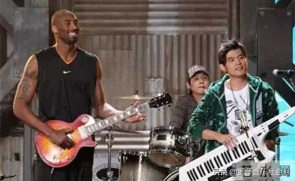科比与周杰伦同台秀过琴技，这么多名人都会乐器，王力宏会得最多