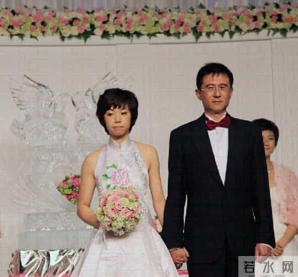 袁立:三婚两离,50岁还没孩子,受伤之后才明白还是中国男人好