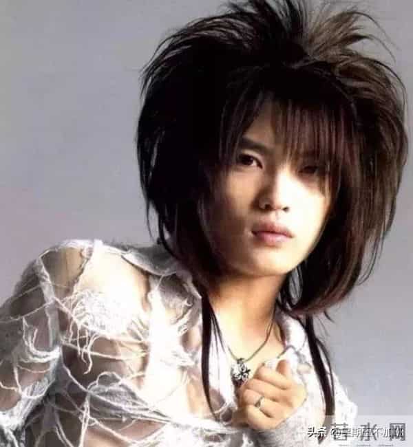 10年封杀涅槃重生,SM没能杀死他:穷小子逆袭的狗血人生