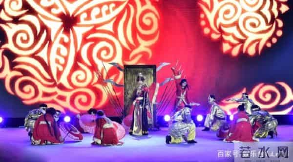 陈奕天模仿蔡依林创作长达20分钟节目回顾爸爸妈妈的不易