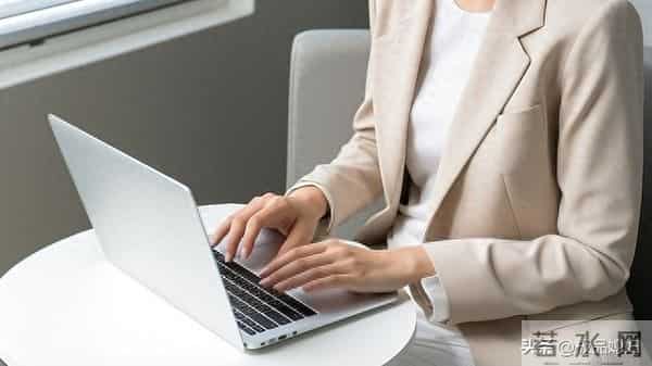 带上富二代闺蜜跑业务