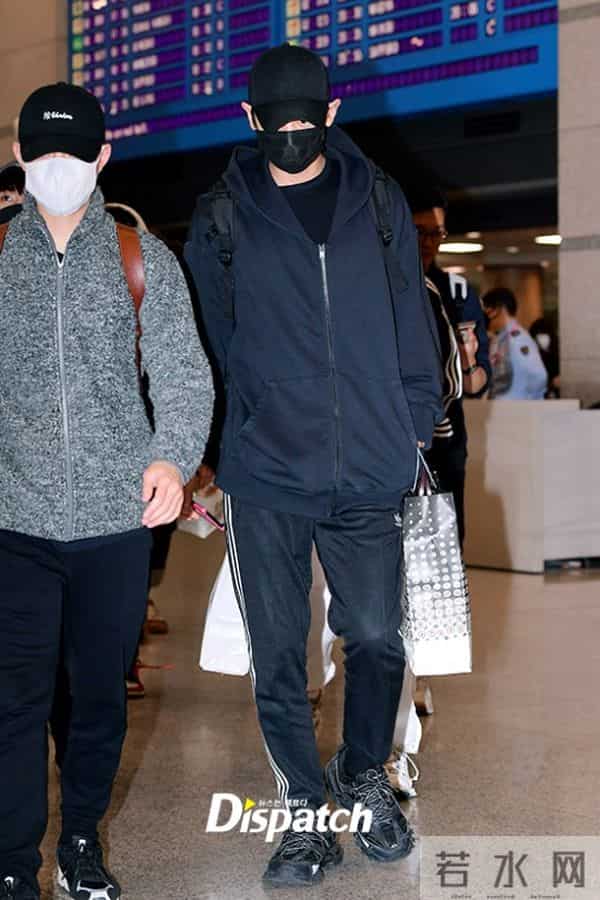 SM家族结束海外公演飞抵韩国 EXO朴灿烈SHINee金基范等口罩遮面显低调