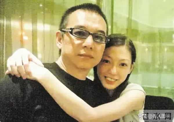 郭靖师傅~斑斑,主持过央视春晚,前夫惠天赐,姐姐森森