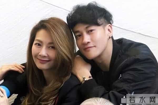 何润东：三次表白孙俪被拒，41岁娶柜姐为妻，恩爱多年无子也幸福