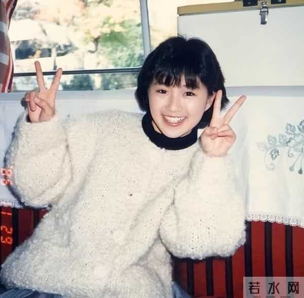 酒井法子的堕落史：14岁登台16岁红遍全球，38岁入狱沦为风月女人