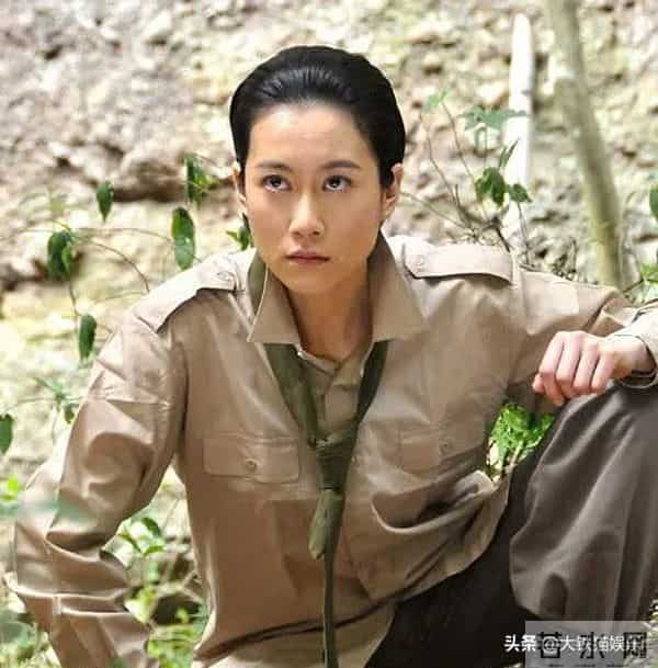 矫揉造作就别演军旅剧了，这8位女星告诉你，什么叫飒爽军人气质
