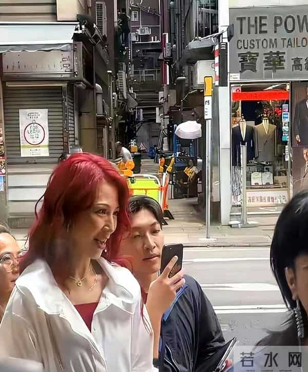 面相也变了！52岁蔡少芬的现状让人心酸，脸垮不平，又瘦又老