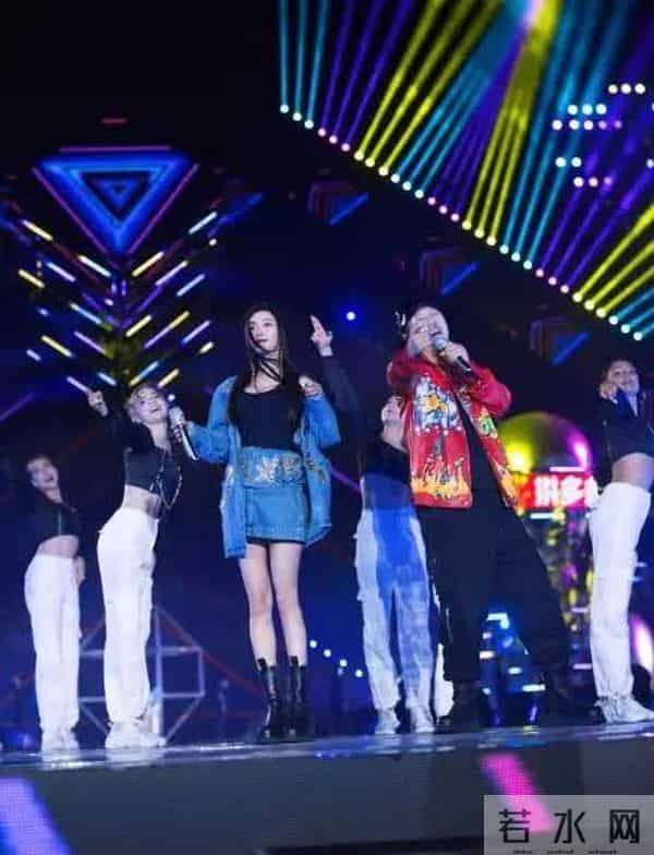 跨年晚会杨幂、杨紫假唱被质疑,张韶涵谢霆锋真唱也翻车!