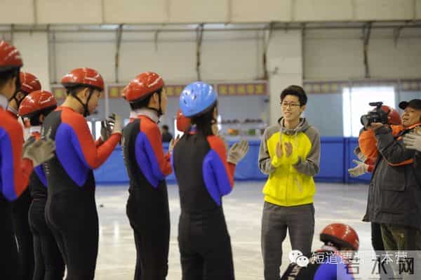 动态关注世界自闭日 范范呼吁送上关爱和鼓励