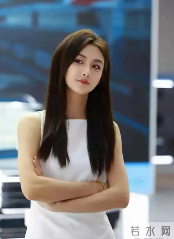 苏一宁,身高177厘米,体重56公斤,车模姐姐,人称少妇天花板