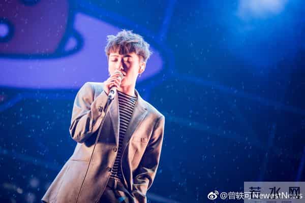 她因绵羊音在争议声中出道，称从不看现在的选秀，更不在意骂声