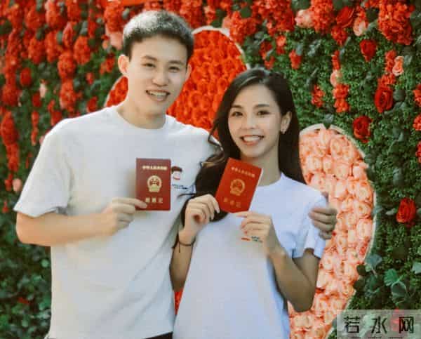 官宣！中国跳水奥运冠军领证结婚，郎才女貌，发誓相亲相爱一辈子