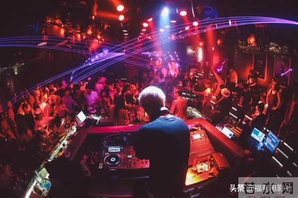 一直刚一直爽!这群韩国人敢扯明星帽子,敢抨击权贵,还扳倒总统