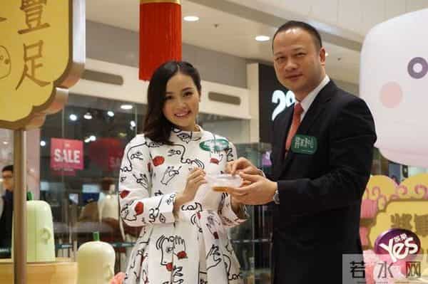 李蕴怀孕后首露面 宝宝性别卖关子