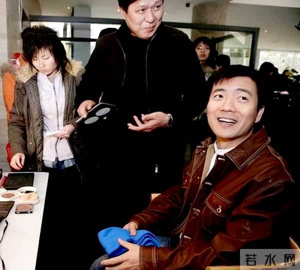 黄健翔离婚16年：他惹官司，再婚后又做父亲，前妻患癌至今单身