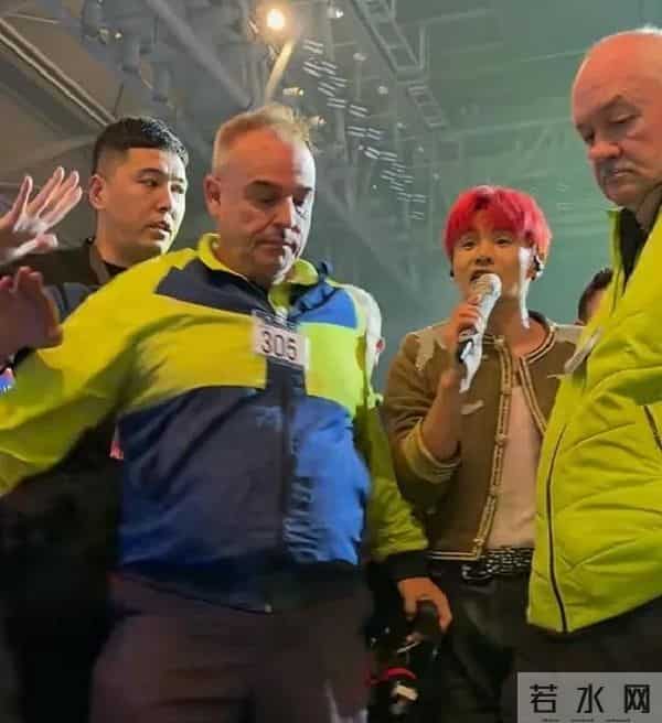 李荣浩国外演唱会杨丞琳全程陪同，意外惊现“黑丝”造型引发讨论