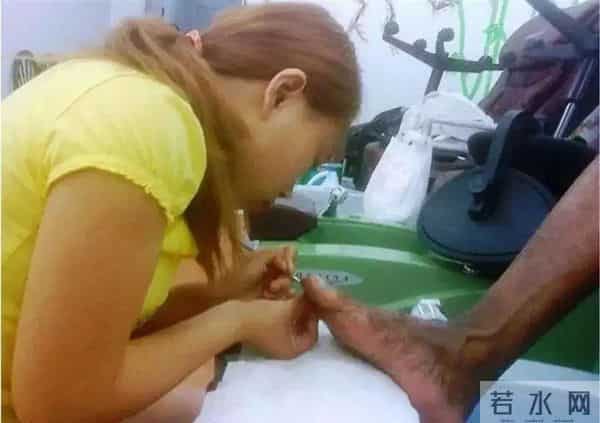 逃往美国10年后,凤姐首次露面:醒醒吧,什么网红