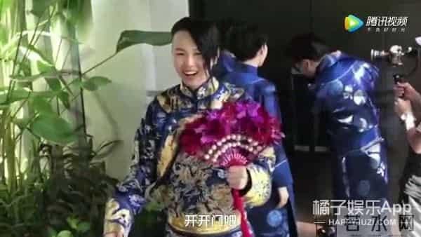 还记得《中国好声音》的张玮吗?他在这部剧里跑龙套?