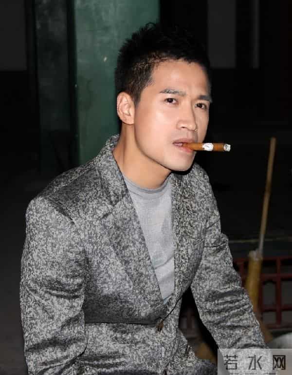 何晟铭的奇葩情史，被亿万富婆疯狂追求，被于正捧红后找回了自我