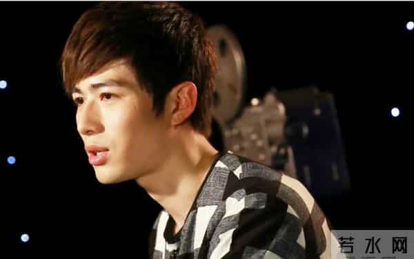 从《小时代》里的周崇光再到陈学冬，他帅气依旧，人气飙升！