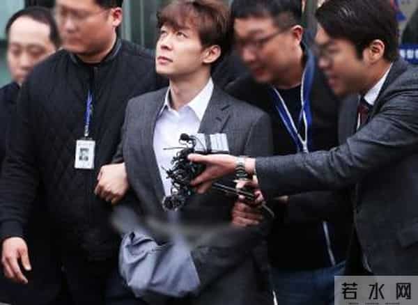 《屋塔房王世子》10年后，2人退圈，1人离婚，2女主年近40未婚