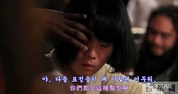 一定很痛苦吧?生日前一天,她和母亲一起自杀身亡