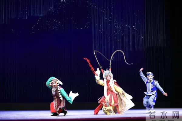 舞美师吴放:如何以当代审美表达古典戏曲内核