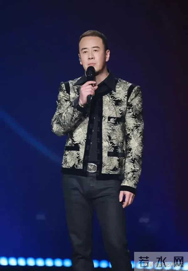 刀郎让那英又成了众矢之的,演唱会上那英嘴瓢直言国庆是五一