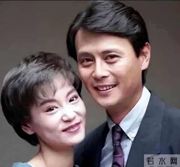 被丑男“糟蹋”的6位女明星，每个如花似玉，却鲜花插在牛粪上