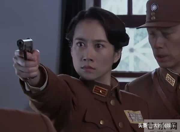 矫揉造作就别演军旅剧了，这8位女星告诉你，什么叫飒爽军人气质