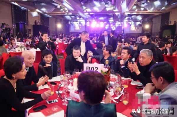 成龙60大寿257位明星到场, 而周润发60大寿, 竟是这番景象