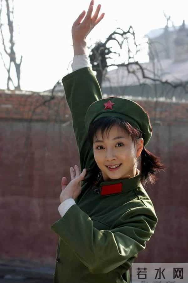 殷桃的坎坷情史：深陷包养门的同时，还被搅进两男三女的爱恨纠葛