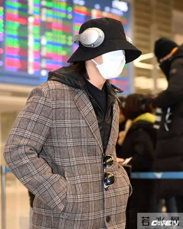 SM家族结束海外公演飞抵韩国 EXO朴灿烈SHINee金基范等口罩遮面显低调