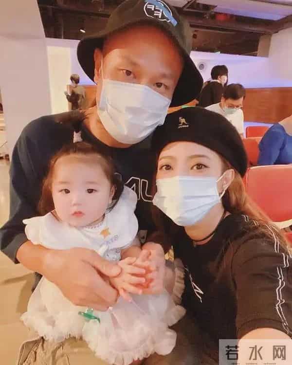 39岁女歌手听力只剩两成,左耳时常出血,此前还患恐慌症长达14年