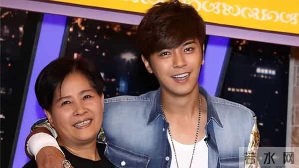 曝罗志祥已立好遗嘱,每次治疗都强撑笑容,只愿妈妈能好好活下去