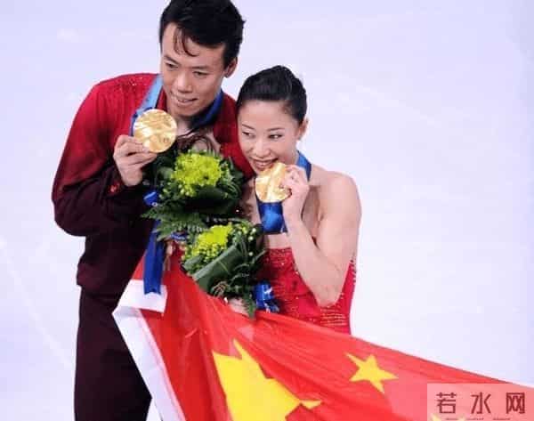 花滑界最传奇的夫妻:赵宏博冰场求婚申雪,退役后复出拿奥运金牌
