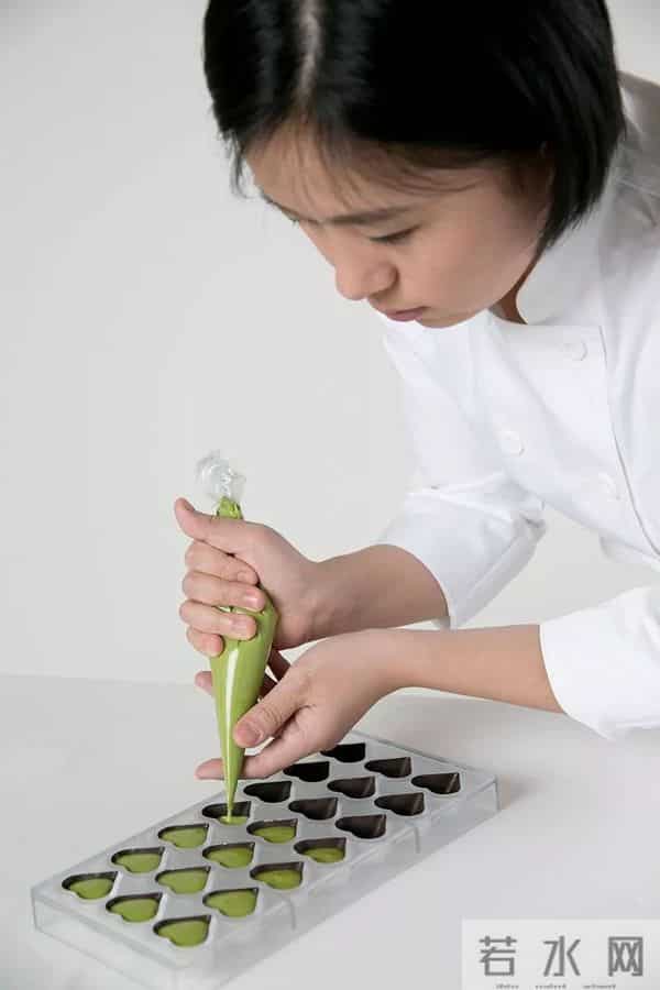 当“不愿迎合”的年轻女老板遇上“不正经”的巧克力