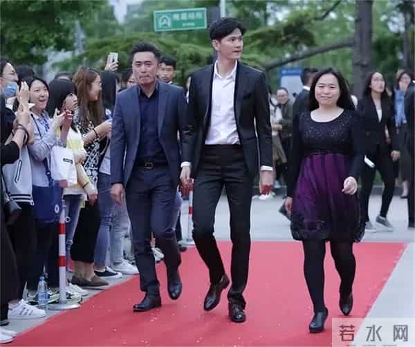 国羽鲍春来：一生挚爱罗雪娟，她嫁富豪生一对儿女，他40岁仍单身