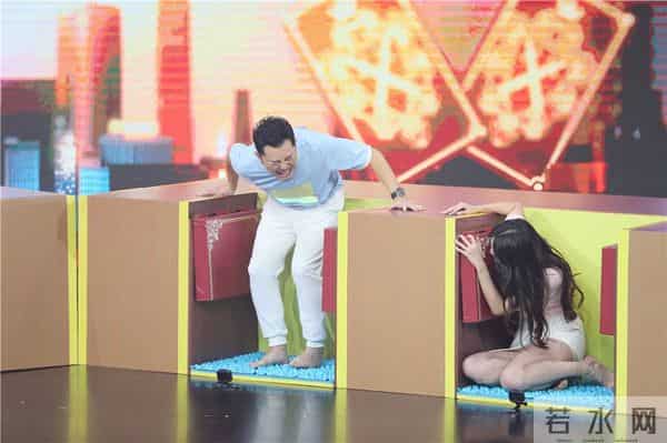 华少朱丹同台“相爱相杀”《嗨！蓝朋友》重燃“记歌词”战火